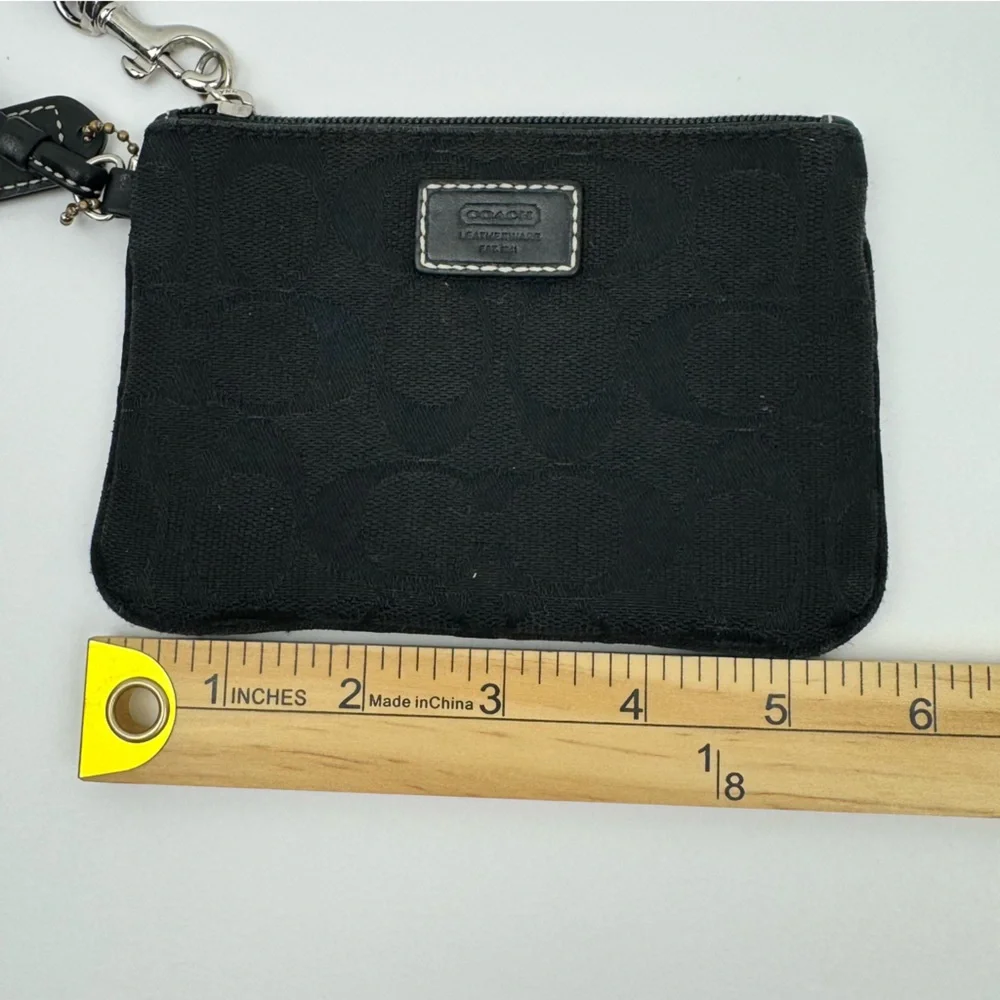 Coach Vintage Signature C Black Wristlet. Leather details. Silver hardware. Y2K